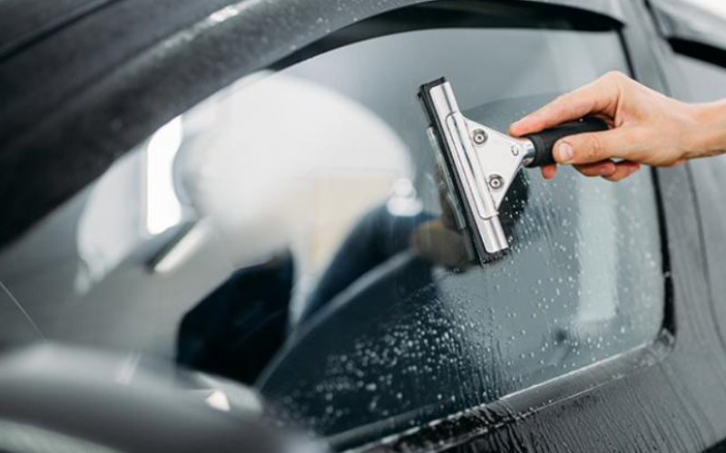 A Guide to Cleaning Glass Surfaces in Your Car